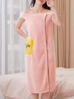Off-shoulder wearable bath towel Wearable bath towel Bathrobe with snap button and pocket Bathrobe pajamas Suitable for sauna beach swimming pool gym travel (Pink)
