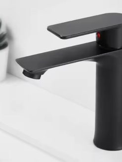 Deck-Mounted Matte Black Single Handle Bathroom Sink Faucet – Hot & Cold Water Mixer Tap, Modern Basin Faucet with Single Hole Installation